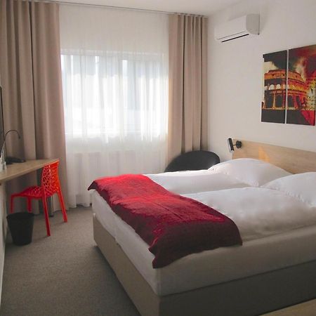 Hotel Kapitol Мост Экстерьер фото