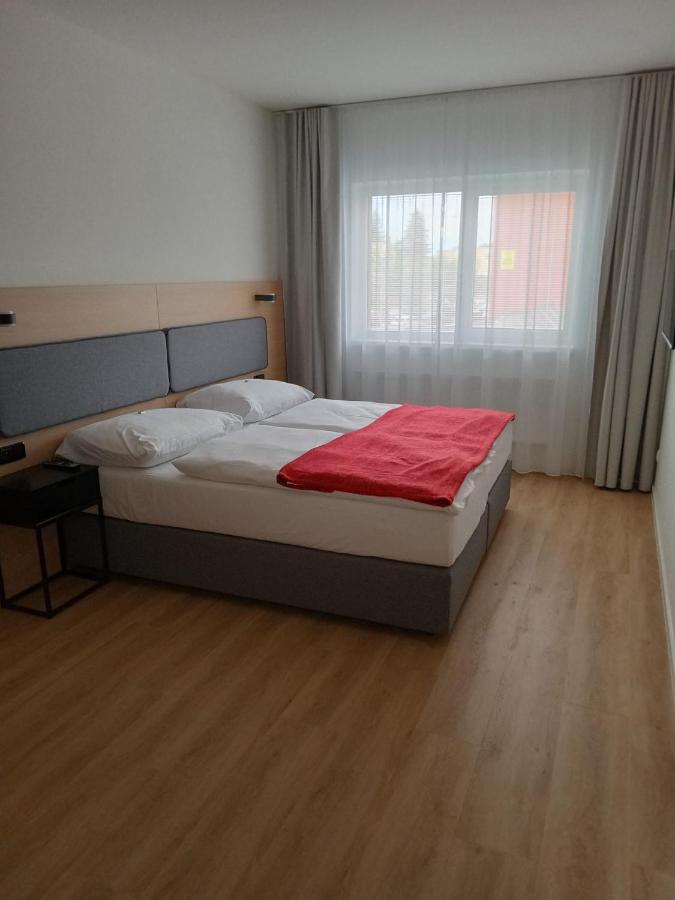 Hotel Kapitol Мост Экстерьер фото