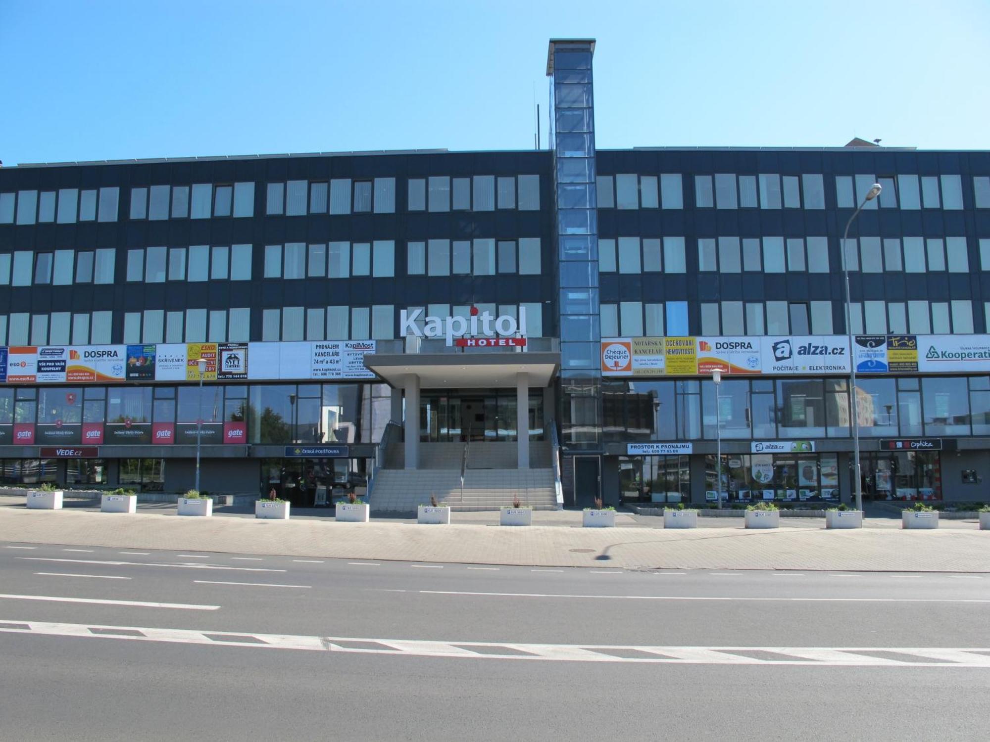 Hotel Kapitol Мост Экстерьер фото