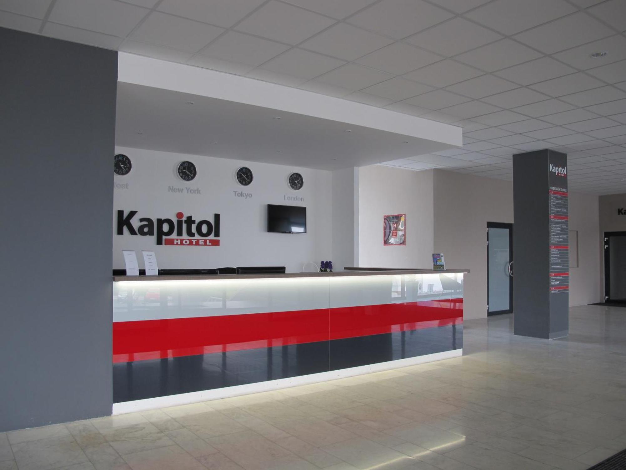 Hotel Kapitol Мост Экстерьер фото