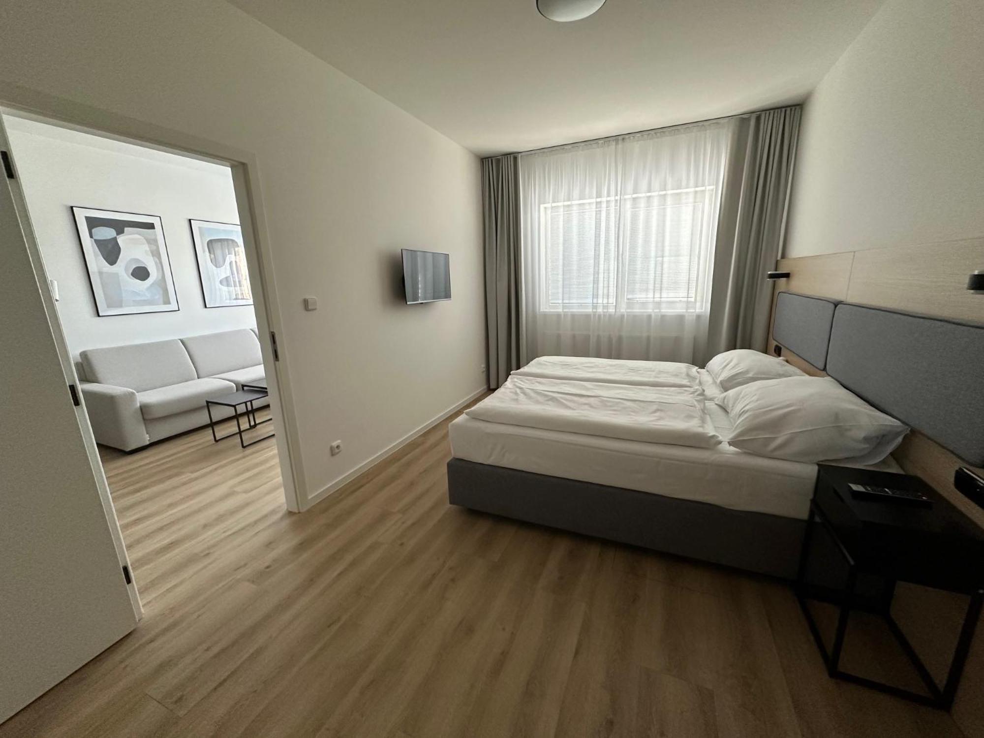 Hotel Kapitol Мост Экстерьер фото