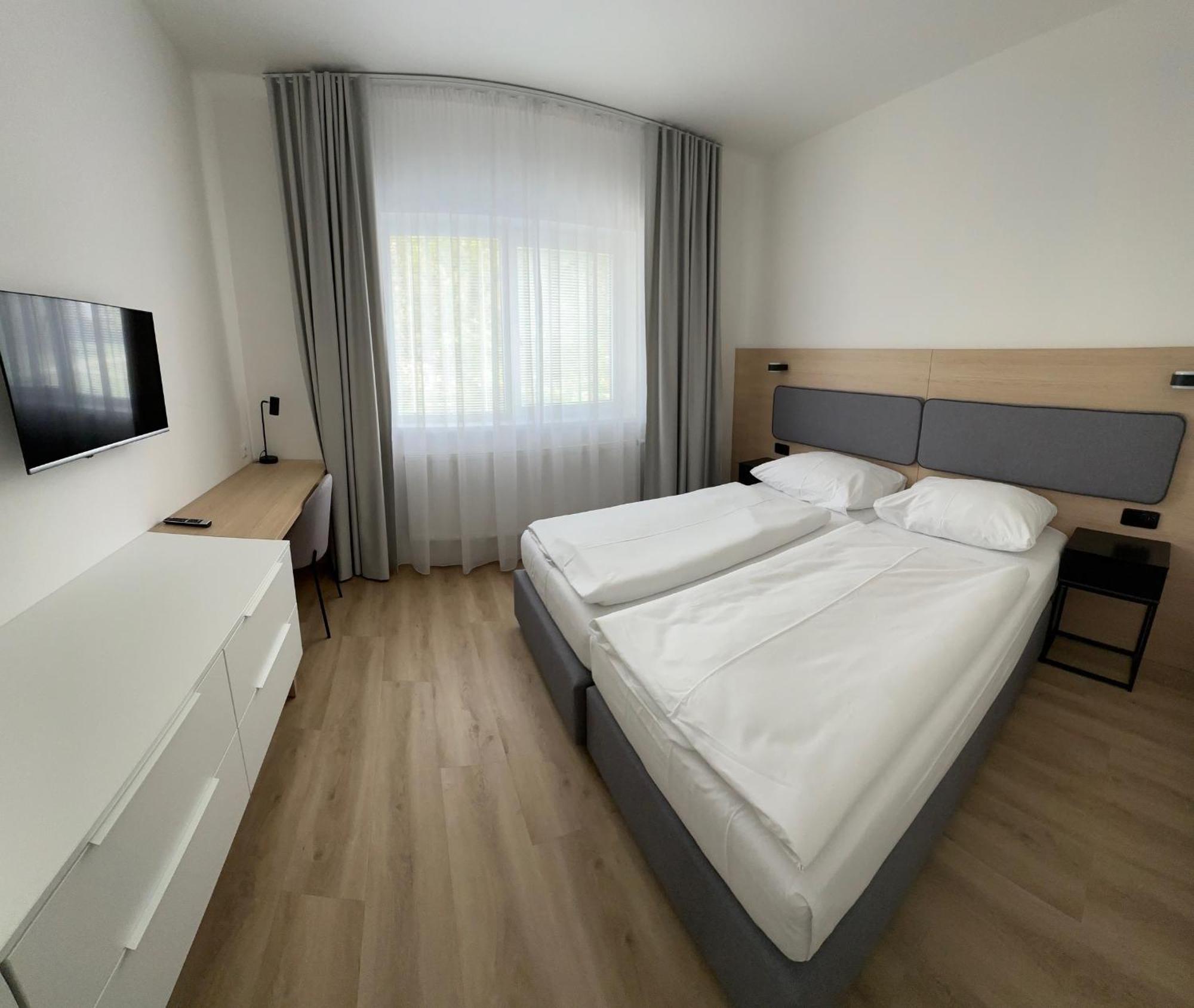 Hotel Kapitol Мост Экстерьер фото