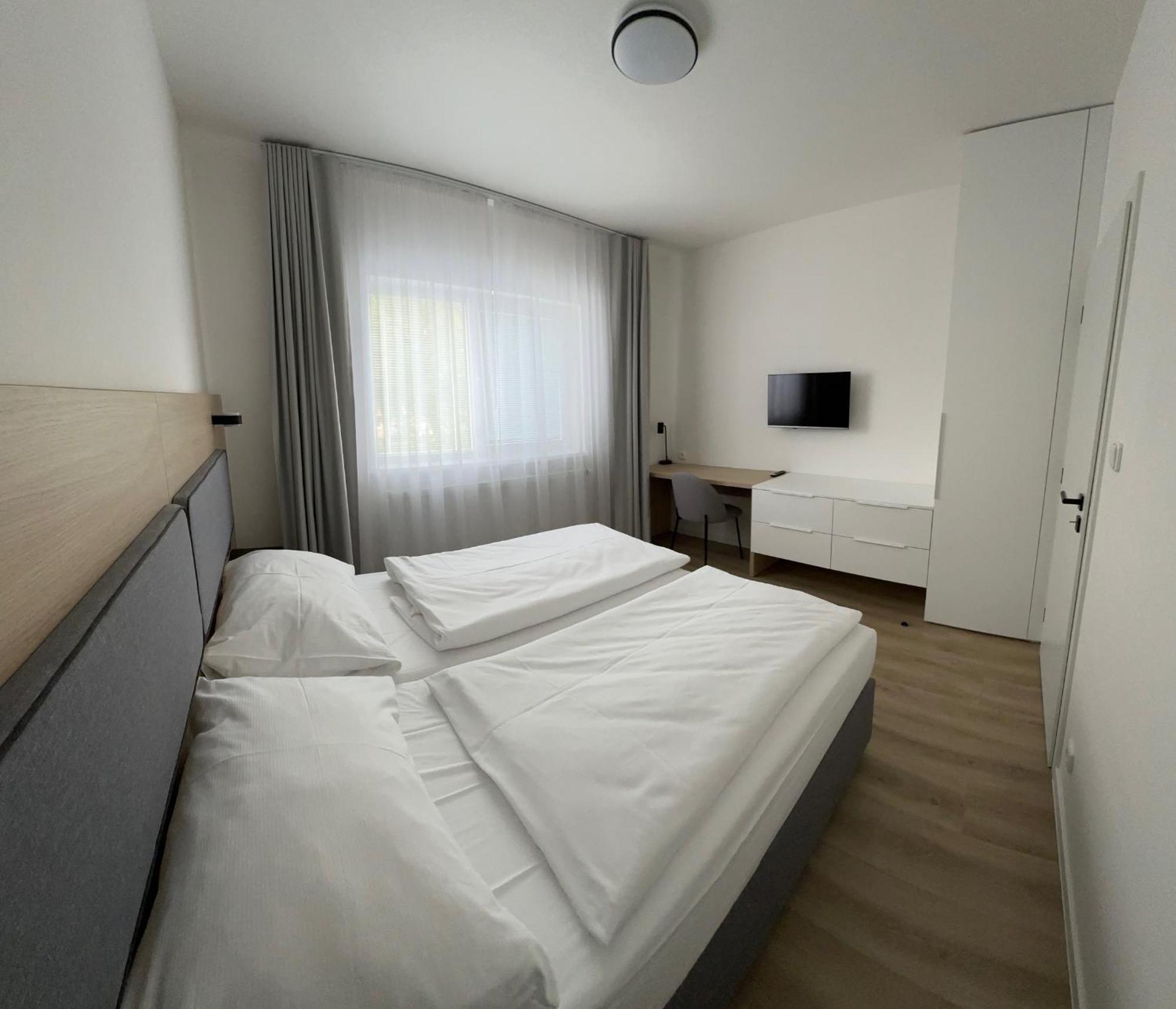 Hotel Kapitol Мост Экстерьер фото