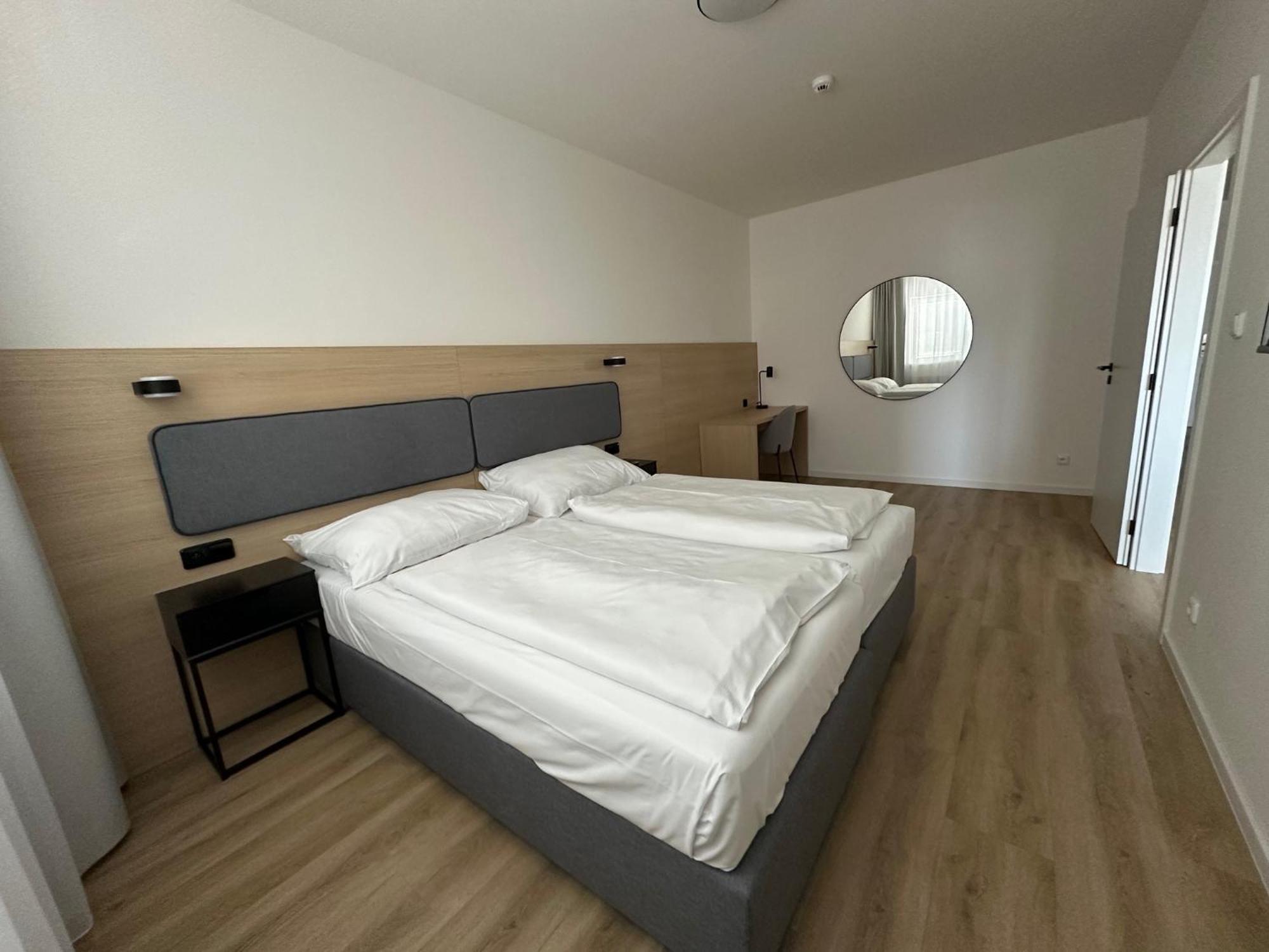 Hotel Kapitol Мост Экстерьер фото