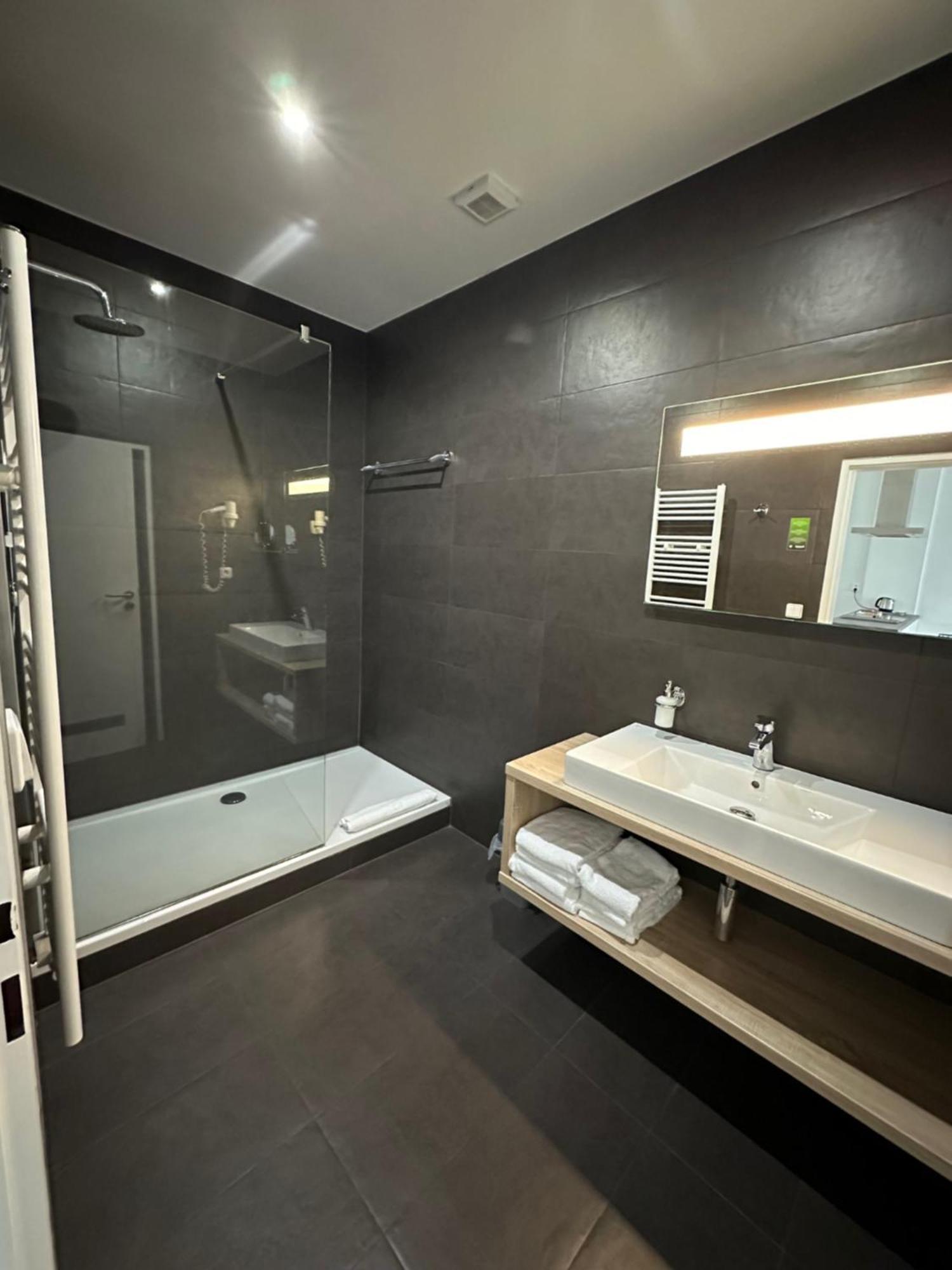 Hotel Kapitol Мост Экстерьер фото