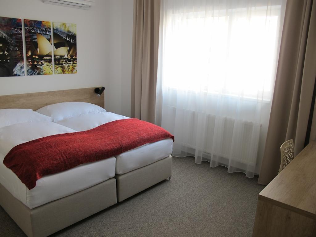 Hotel Kapitol Мост Номер фото